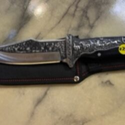 Columbia knife with horses